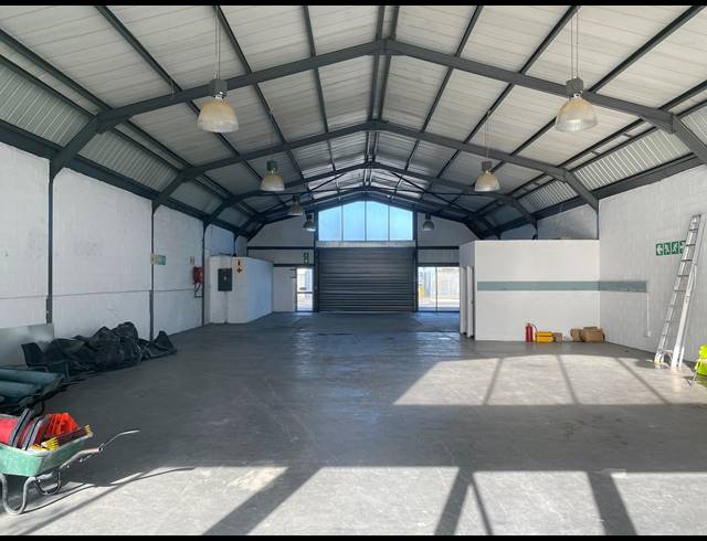 349M² RETAIL TO LET IN TOKAI